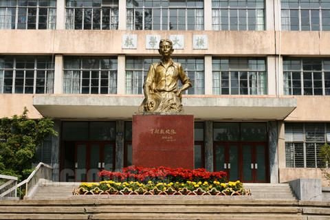 华南农业大学丁颖教授雕像