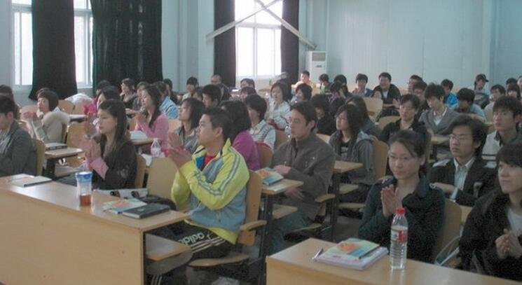 业余自考班应该怎么报名?广州哪个学校的自考业余班最热门呢?